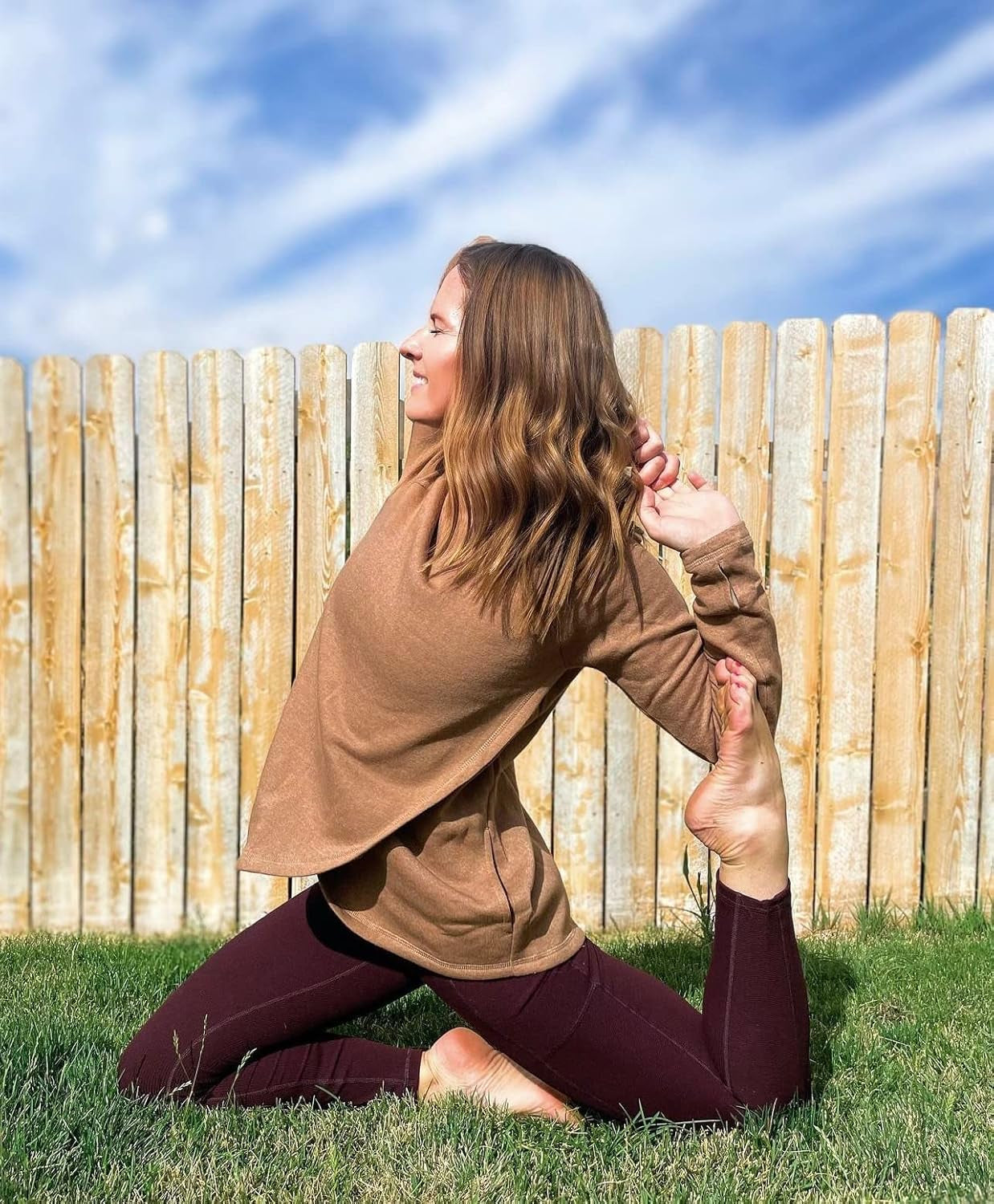 Activewear Women'S Fleece Sweatshirt Fashion Pullover with Pockets, Zip Mock Neck and Thumb Holes